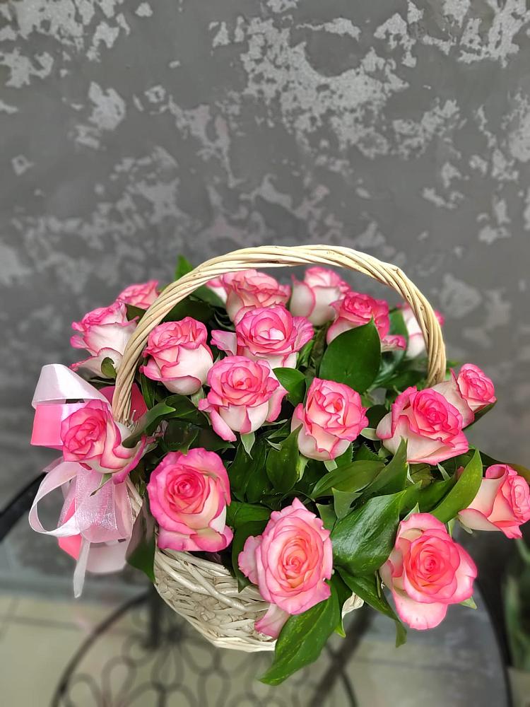 Цветочная композиция из Розы в корзине в Елань-Коленовский