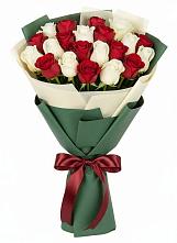 Букет Микс из красных и белых роз в Елань-Коленовский