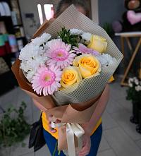 Букет цветов из:  Герберы, Розы и Хризантемы в Елань-Коленовский