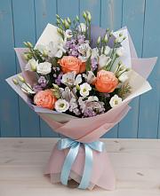 Букет цветов из:  Лизиантусы, Розы, Альстромерии и Гипсофила в Елань-Коленовский