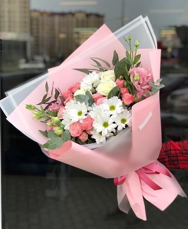 Букет цветов из: Розы, Лизиантусы и Хризантемы в Елань-Коленовский